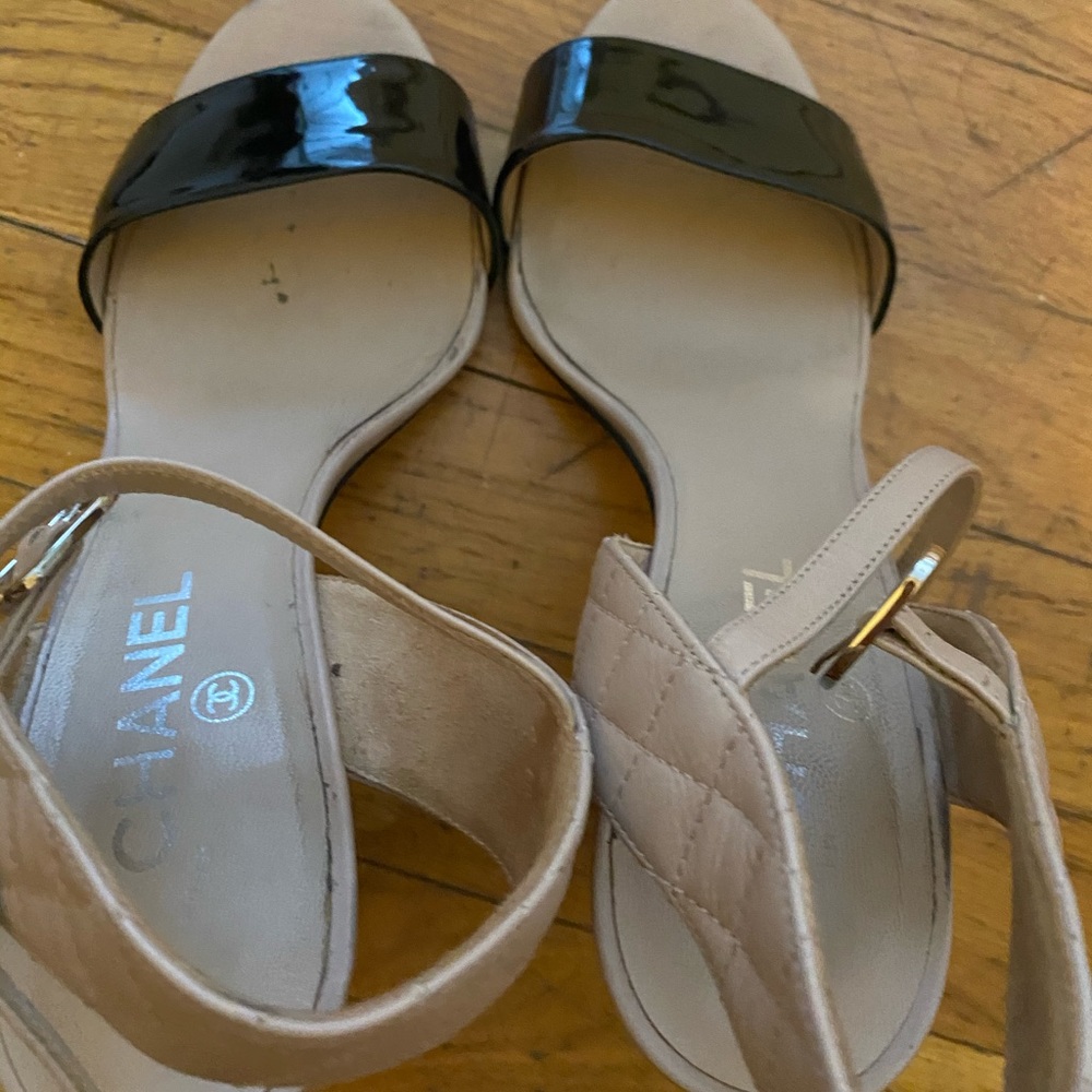 Chanel Two-Tone Beige and Black Block Heel Sandals - Picture 4 of 8